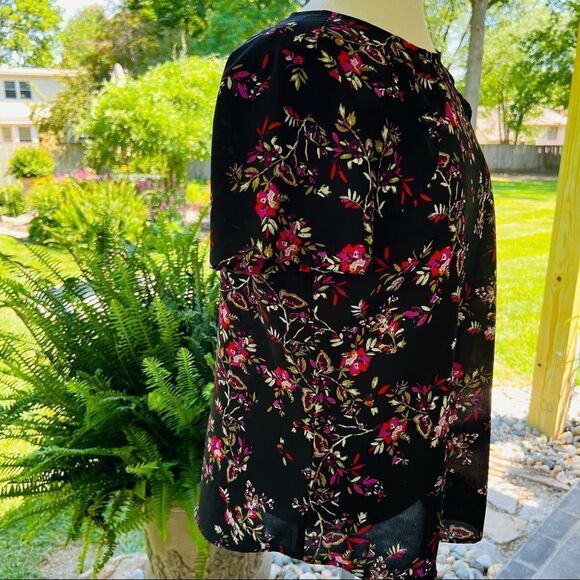 Van Heusen Black Floral Short Sleeve Blouse size medium - Picture 3 of 9